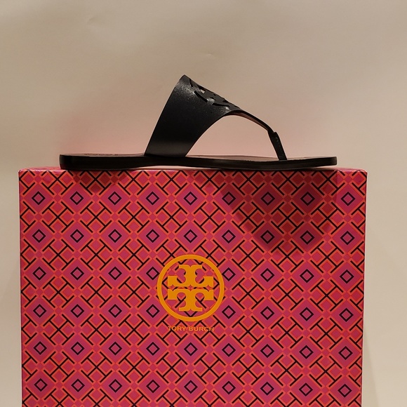Excellent preloved Tory Burch Zoey Thong Sandal. Maybe wore twice. - Picture 3 of 10